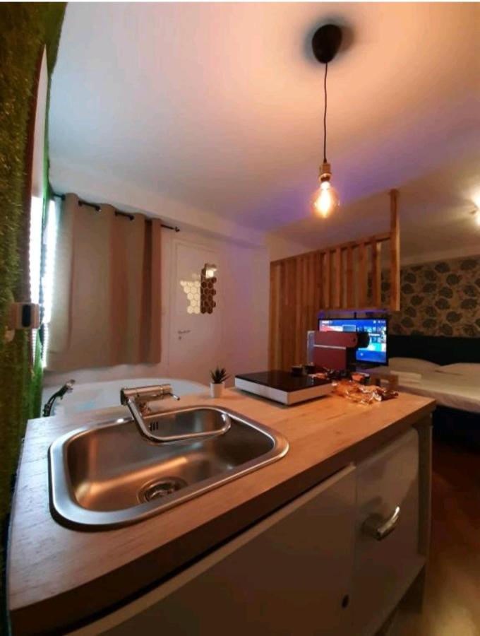 Green Room Bari Bagian luar foto